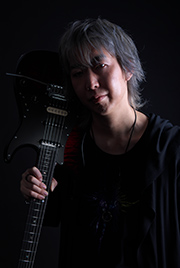 成田勤